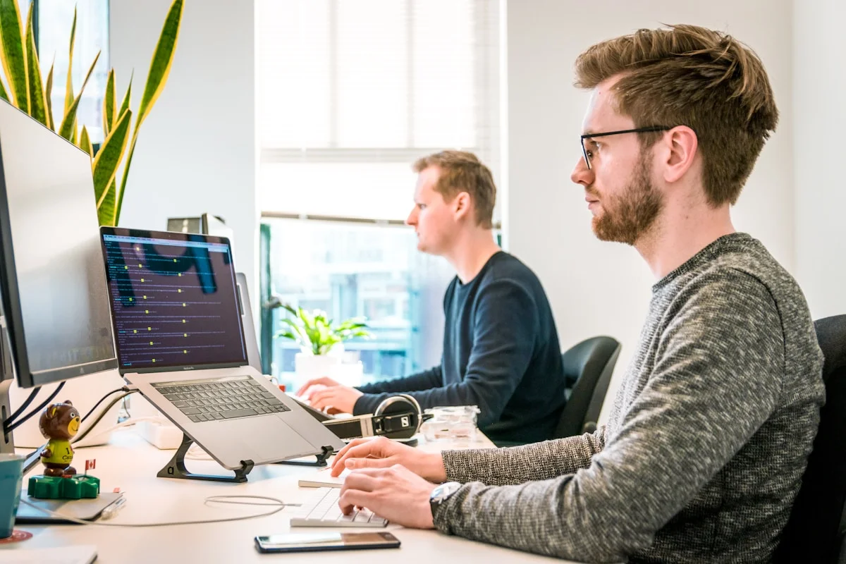 Test Automation IA 2026 pour equipes suisses — Playwright AI, Stagehand, Mabl, Codium Cover et Testim orchestres par NANNA