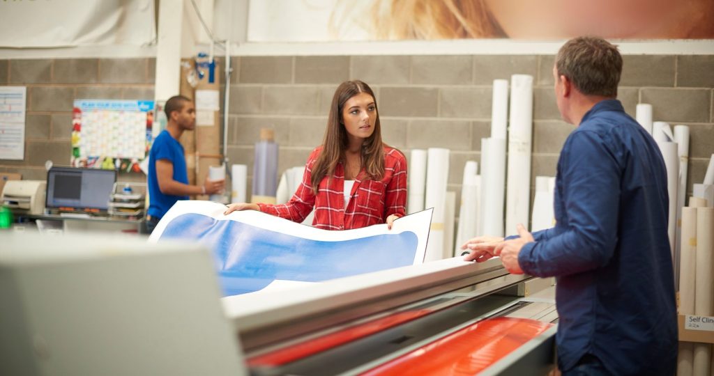 Print- und digitale Medien sind zwei der wichtigsten Kanäle für die visuelle Kommunikation von Unternehmen und Organisationen.